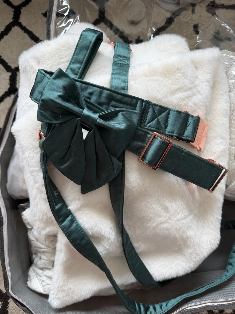 Satin Emerald Green Dog Bow Tie and Leash Set - Elegant Pet Accessory